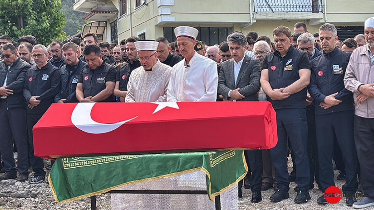 Fırtına Deresi'nde Kahreden Kaza: Görevi Başındaki Kahraman AFAD Personeli Hayatını Kaybetti, Babası Cenaze Namazını Kıldırdı!