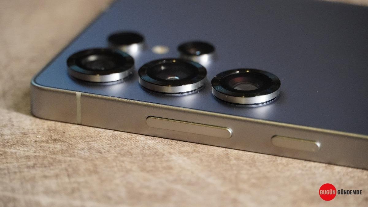 Samsung'un Katlanabilir Vizyonu Gözler Önüne Serildi: Yeni Galaxy Z Fold8, Ultra ve Z Flip8'in Kritik Detayları Sızdı!