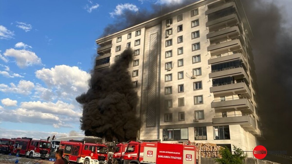Şanlıurfa'da 10 Katlı Binaalevler İçinde! Korkunç Yangına Nefes Kesen Müdahale