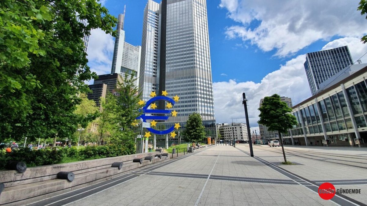 ECB'den Kritik Uyarı: Enflasyon Ateşi Yayılıyor mu? Lagarde Sinyali Verdi!