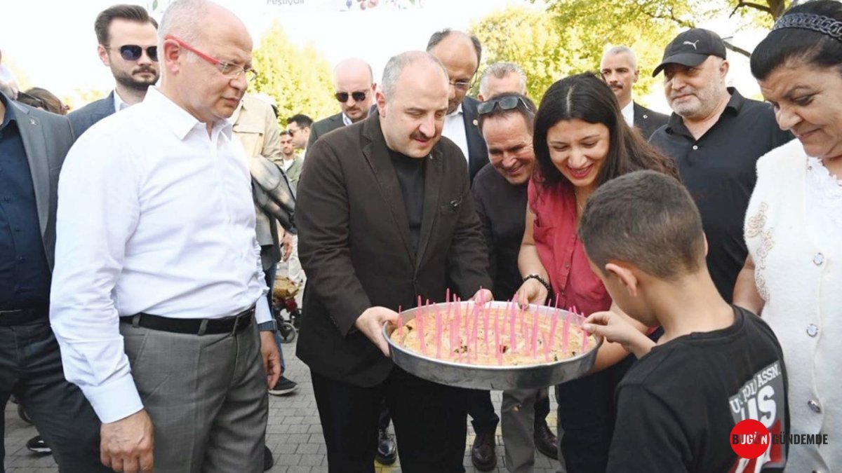 Mustafa Varank'tan Özgür Özel'e 'Börek' Ders: Siyaset Çirkinleşti Mi?