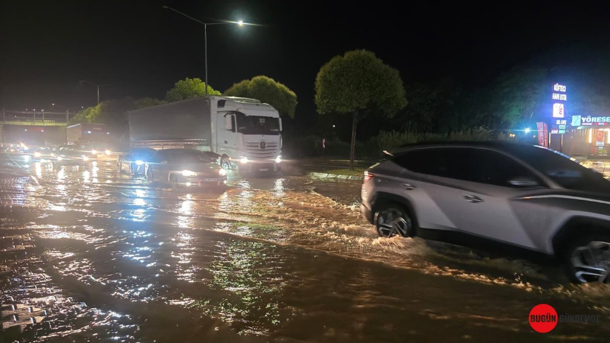 Karadeniz ve Elazığ'da Doğa Ters Köşe Yaptı: Sel ve Fırtına Hayatı Esir Aldı!