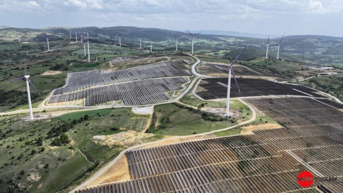 Yeşil Enerjide Tarihi Rekor: Dünya 2030 Hedefinin Yarısını Şimdiden Tamamladı!