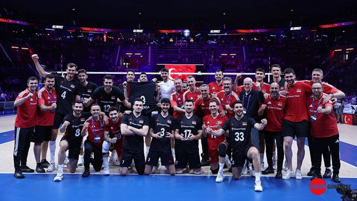 Tarihi Başarı! Filenin Efeleri İlk Kez FIVB Dünya Sıralamasında Zirveye Oynuyor: İşte O Sıralama!