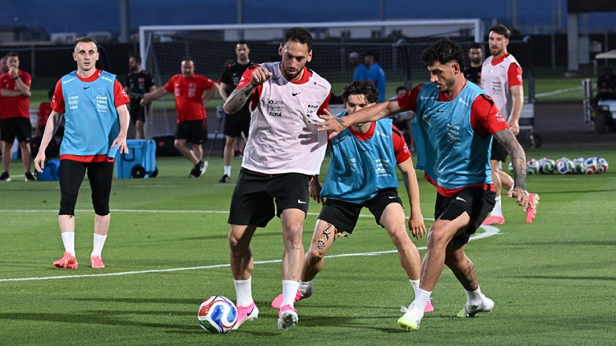 A Milli Futbol Takımı Arizona'da Sahaya indi: Taraftar Desteğiyle İlk Antrenman Mesajı Verdi