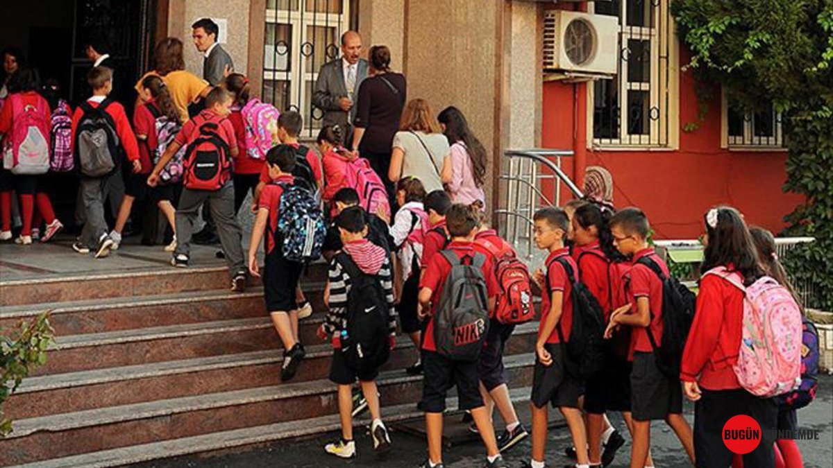 Bakan Tekin'den Cuma Okul Tatili Açıklaması: LGS Hazırlığı ve Milli Takım Heyecanı Bir Arada!