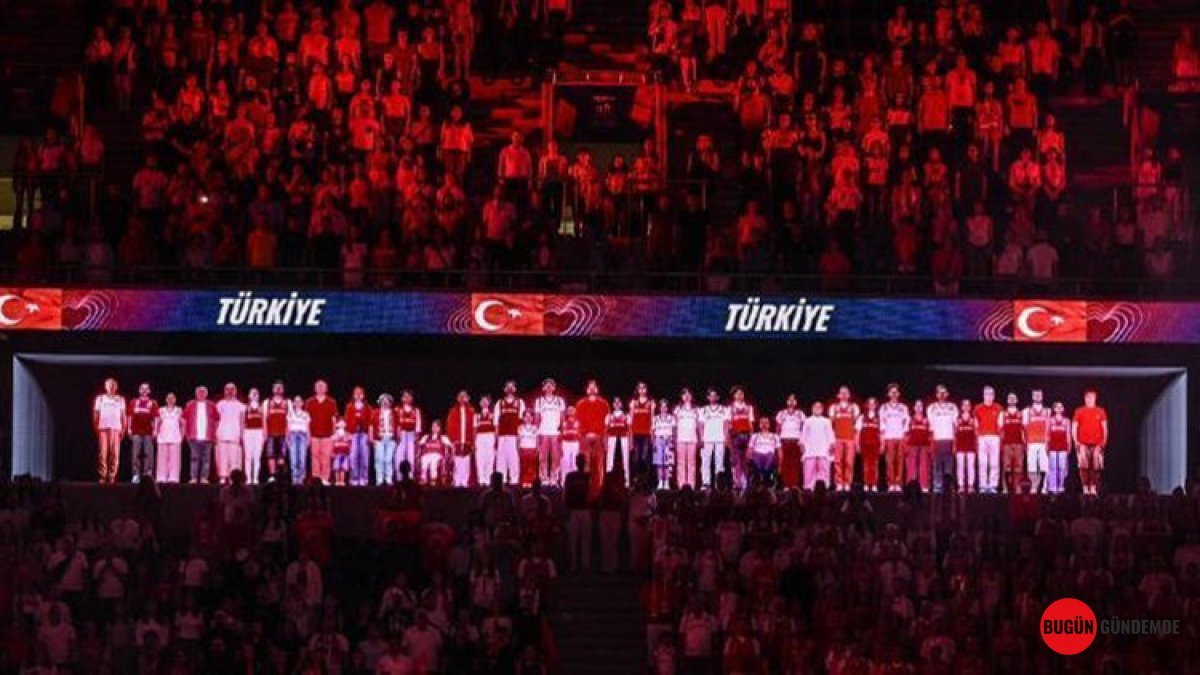 Filenin Sultanları Sahada, Hologram Tribün Alkışlıyor: Vodafone 5G Devrimi Ankara'da!