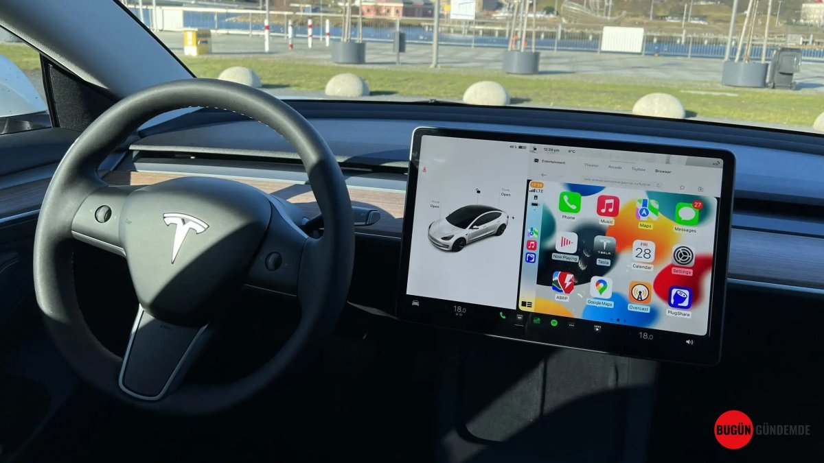 Tesla Sürücülerinin Gözü Apple'da: iPhone Devrimi Otomobil Ekranlarına Mı Geliyor?