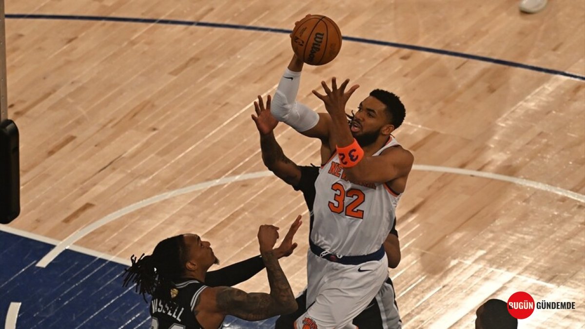 NBA Tarihine Damga Vuran Maç! Knicks, 29 Sayı Farkla Gerideyken Yaptığı İnanılmaz Geri Dönüşle Spurs'ü Devirdi: Seri 3-1!