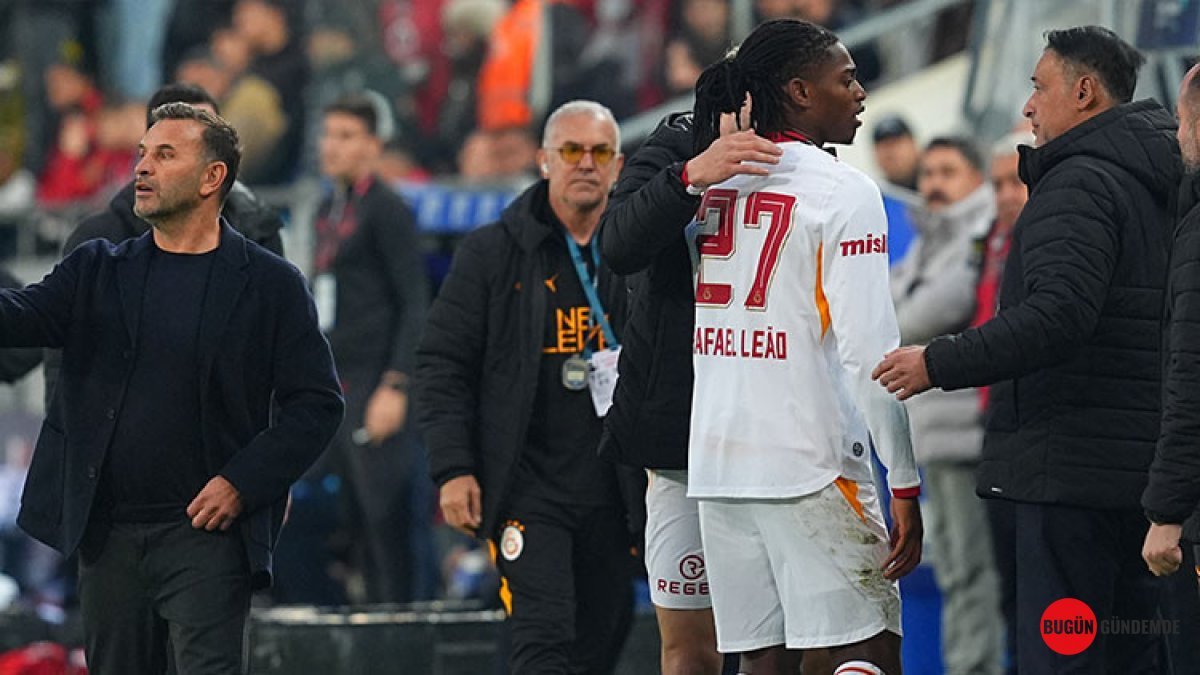Galatasaray'ın Yıldız Transferi Leao Sahada Kayboldu: Sadece 16 Dakika Dayandı! Fenerbahçe Derbisi Tehlikede mi?