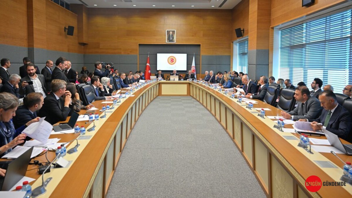 Dijital Konaklama Devrim Yolda: 'İzin Kartı' Olmadan Kimse Faaliyet Gösteremeyecek! Yabancı Platformlara Sıkı Darbe Geliyor!