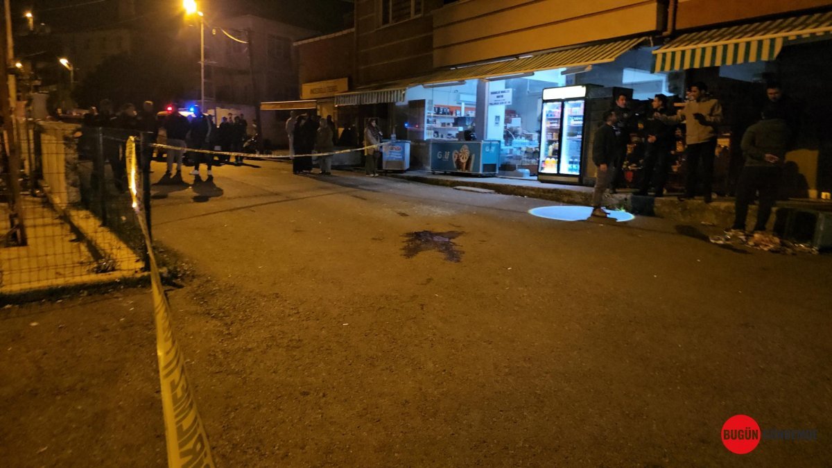 Boşanma Sırasında Sokak Ortasında Kanlı Kavga: Eşine ve Aracı Olana Kurşun Yağdırdı! Hayati Tehlike Sürüyor
