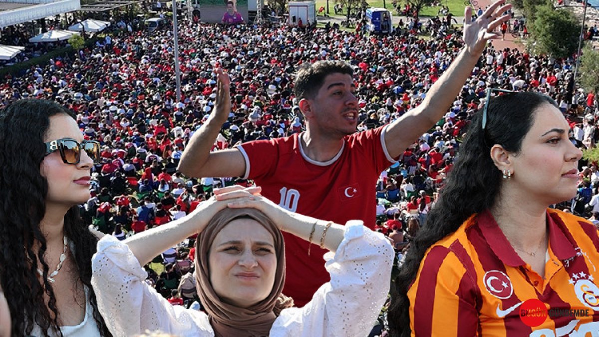 Milli Maç Coşkusu İzmir'i Sardı: Binlerce Kişi Dev Ekranda Kenetlendi, Nefesler Tutuldu!