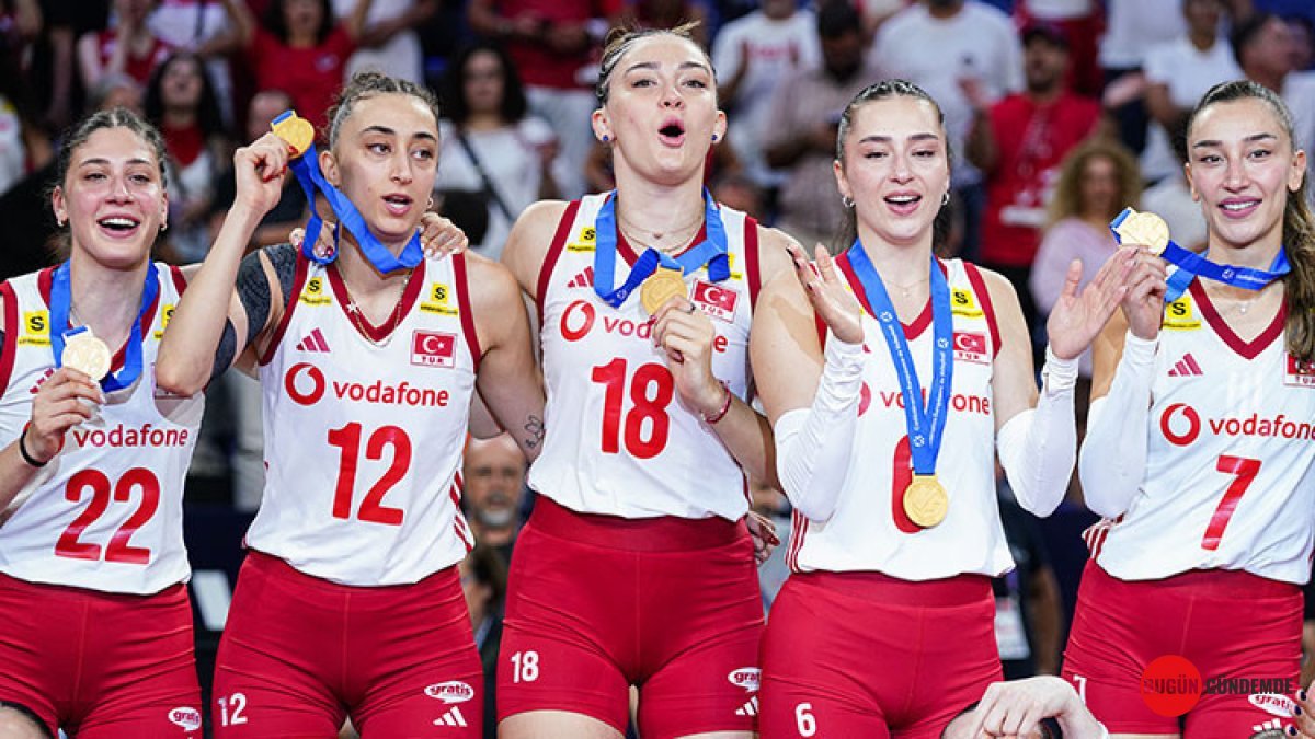 Voleybolda İnanılmaz Geri Dönüş! Filenin Sultanları Tarihi Bir Zaferle Avrupa'nın Zirvesinde!