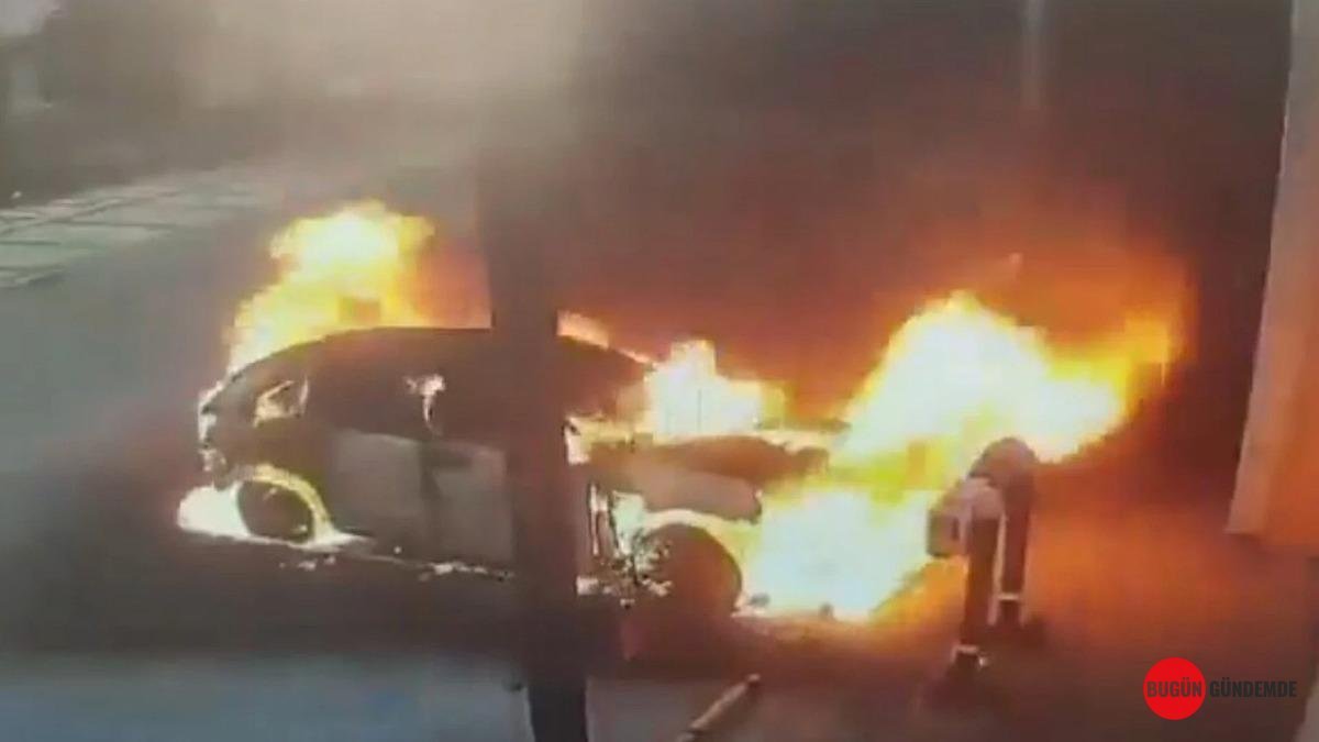 Kayseri'de Park Halindeki Togg T10X'i Sarstı! Alevler İçinde Kaldı: Batarya mı, Şarj İstasyonu mu? Detaylar Ortaya Çıkıyor!