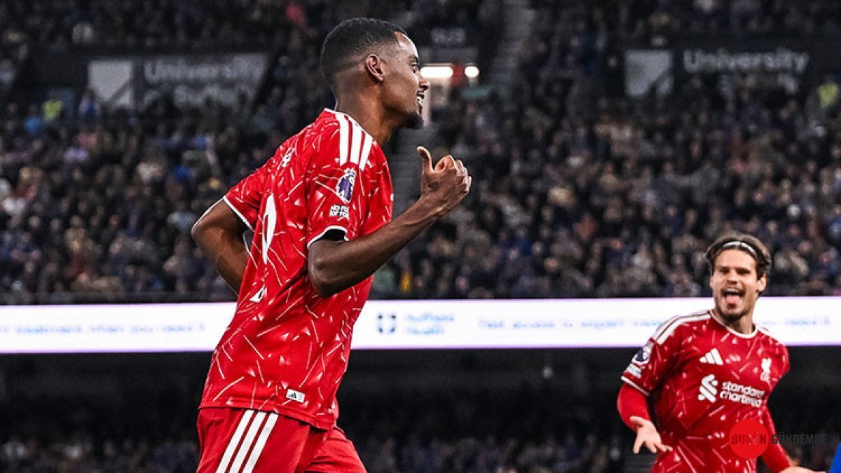 İngiltere'de Şok Son: Liverpool, Ipswich'in 18 Maçlık Yenilmezlik Serisini Kırdı! Dev Transferler Sahne Aldı...