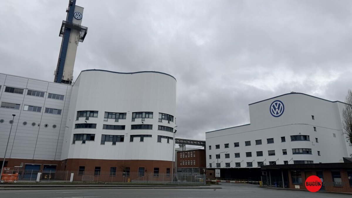 Volkswagen'den Şok Karar: 2030'a Kadar 50 Bin Kişi İşten Çıkarılıyor! Otomotiv Devi Neden Küçülüyor?
