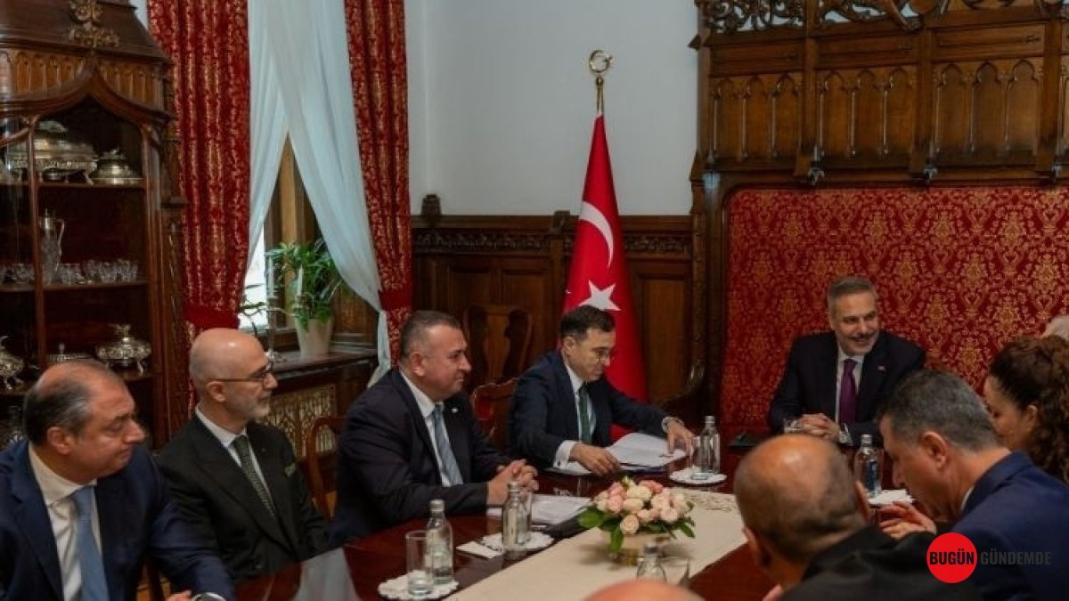 Moskova'da Kritik Buluşma: Hakan Fidan'dan Rusya'daki Türk Girişimcilere Özel Mesaj!
