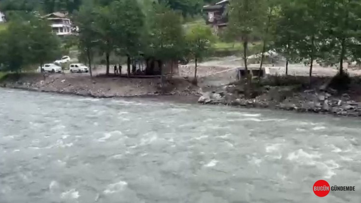 Derin Sular Can Aldı: Kayıp Gencin Cansız Bedeni Çıkarılırken AFAD Botu Alabora Oldu, 1 Şehit!