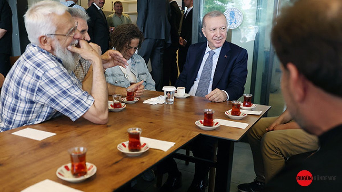 Erdoğan'dan Zirve Sonrası Şaşırtan Ziyaret: Yapay Zeka'dan Vatandaş Buluşmasına!