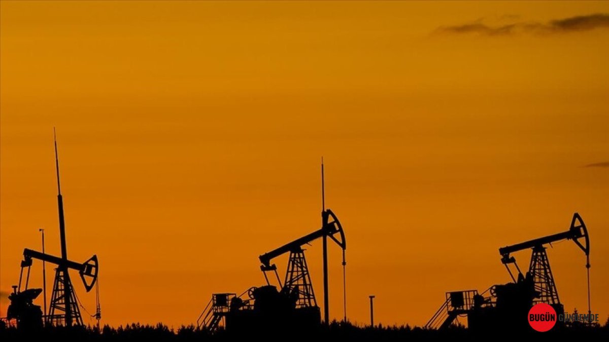 Trump'tan Gelen Sinyal Küresel Enerji Piyasasını Sarsıyor: Brent Petrol Rekor Düşüşle 90 Dolar Altında!