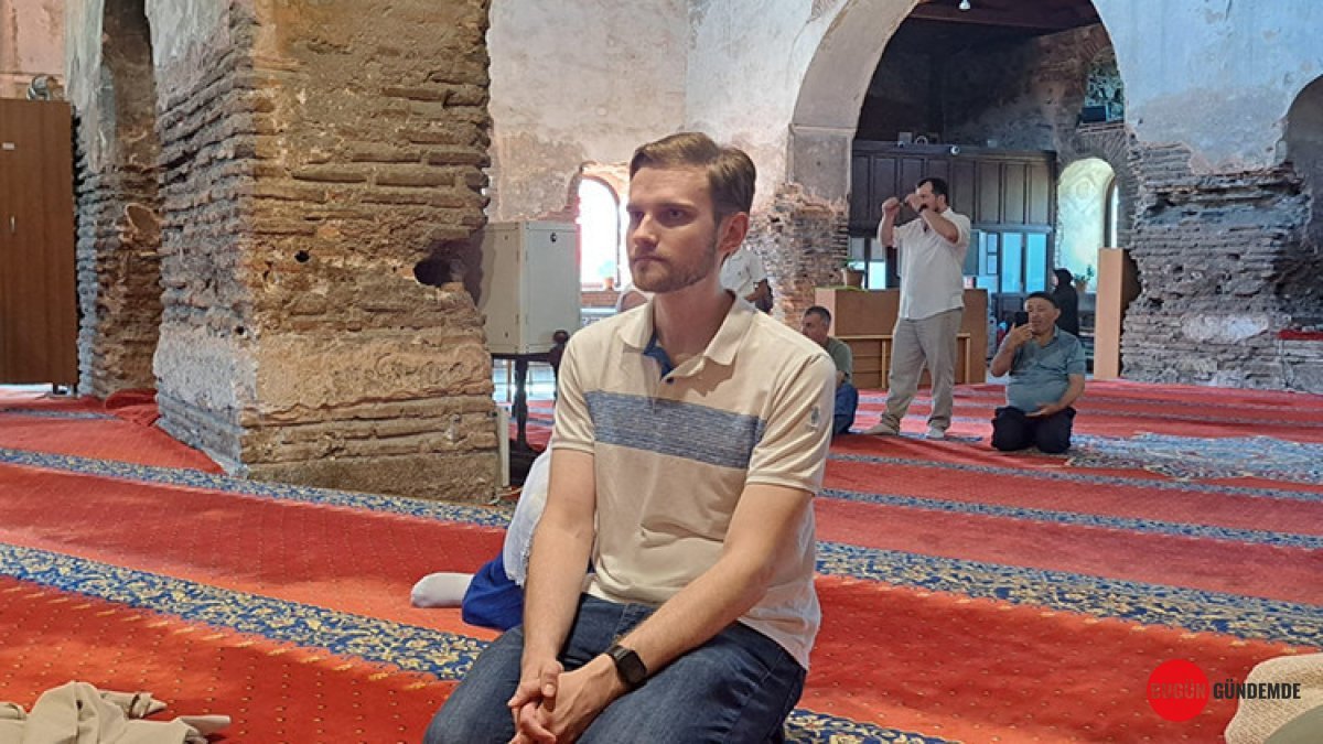 İspanyol Siber Güvenlik Uzmanı, Tarihi Ayasofya’da Gözyaşlarıyla İslam’ı Seçti! Gördüğü İlgi ve Aşk Onu Değiştirdi