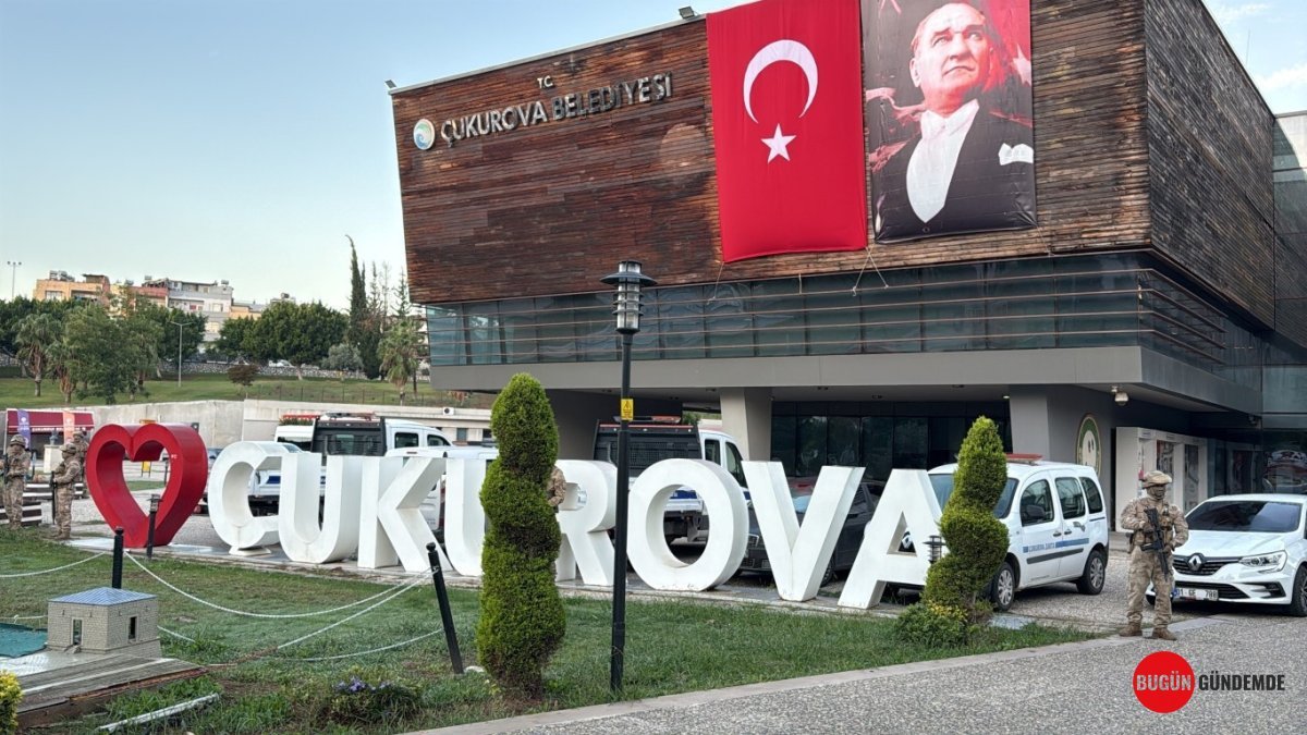 Adana'da Şok Baskın! Çukurova Belediyesi'nde Neler Oluyor? Çok Sayıda Gözaltı Var!