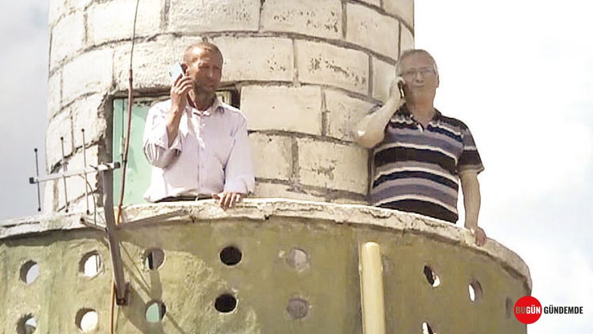 Cep Telefonu Sinyali İçin Minareye Çıkıyorlar! Bu Köyde İletişim Tamamen Kesik!