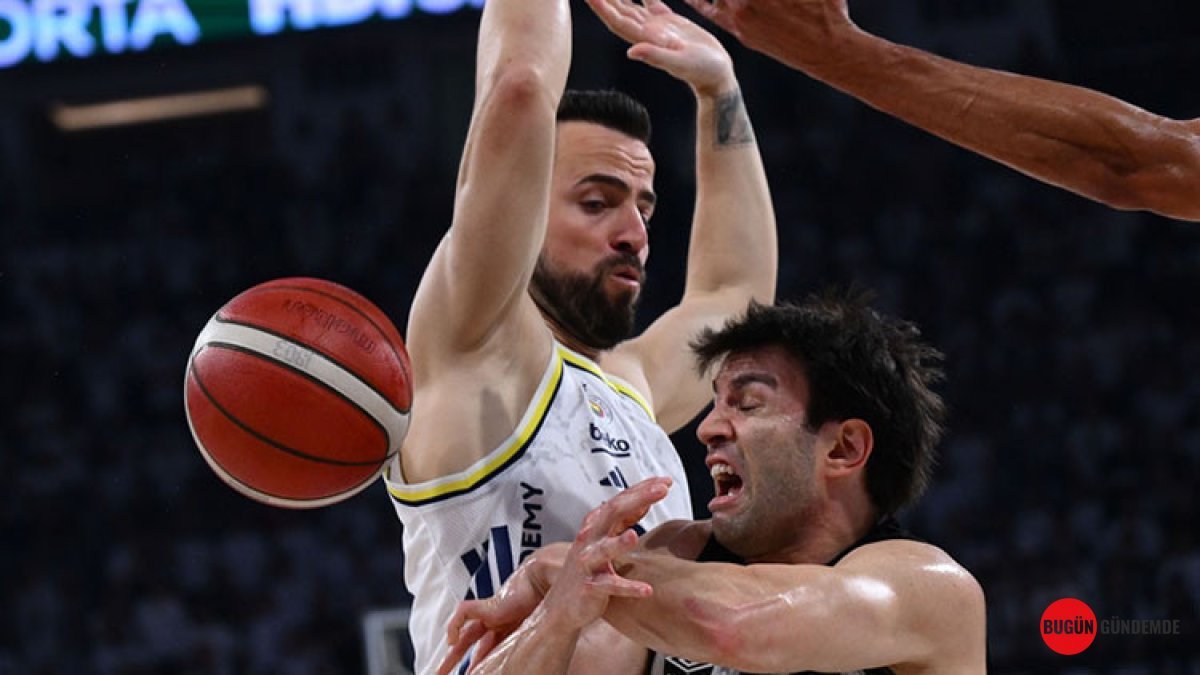 Fenerbahçe'nin Efsane Kaptanı Melih Mahmutoğlu'ndan Şampiyonluk Sonrası Derin Mesaj: 'Bir Kere Daha Tarih Yazdık!'