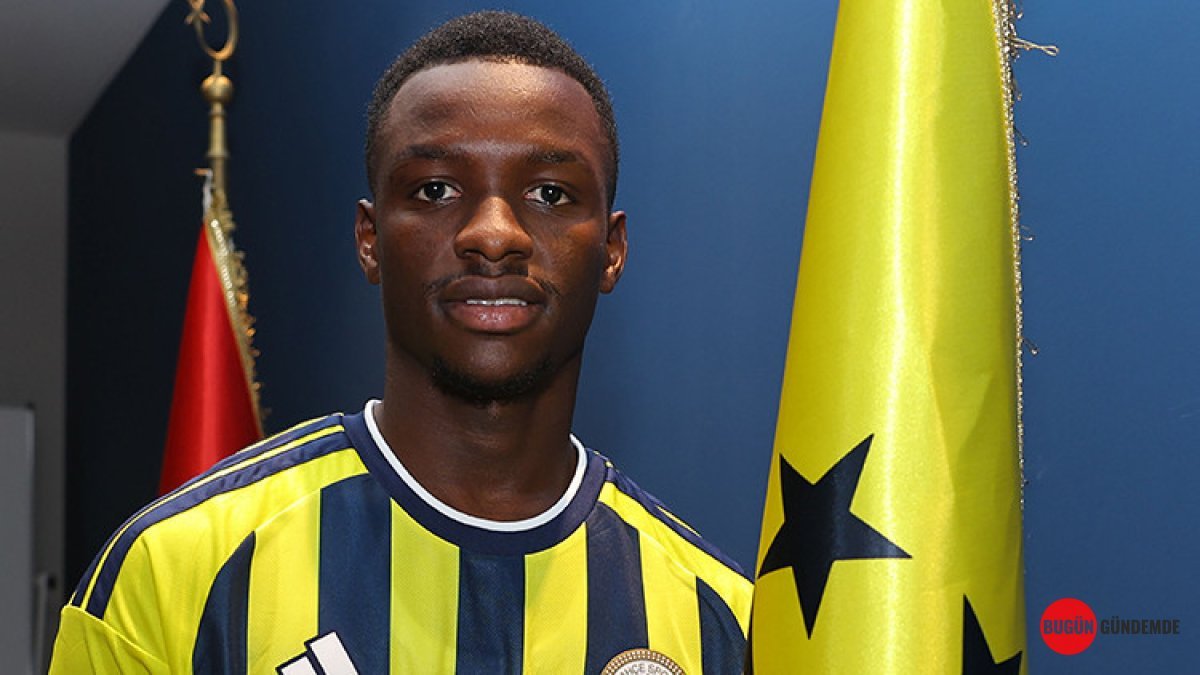 Fenerbahçe'nin Yeni Yıldızı Sahada! Amara Diouf'tan Tarihi İmza: 5 Yıllık Anlaşma ve Göz Kamaştıran Açıklamalar!