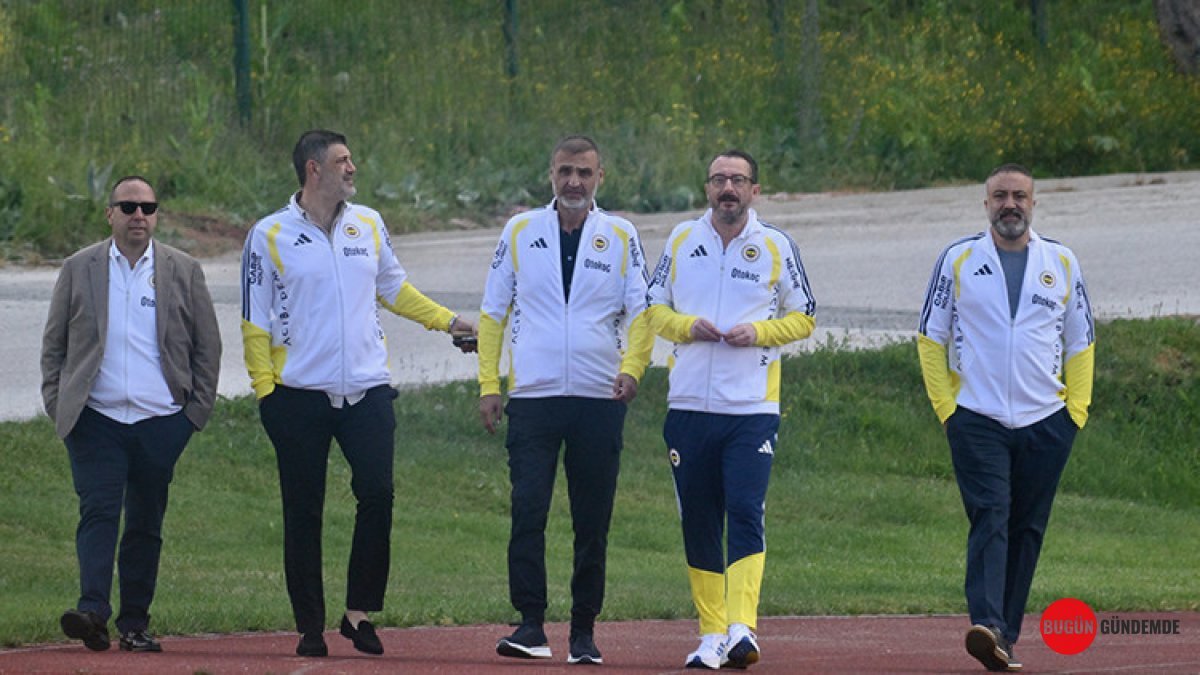 Fenerbahçe'de Kritik Toplantı Dizisi! Yıldırım ve Yönetimden Oyunculara Tam Kadro Motivasyon Ziyareti