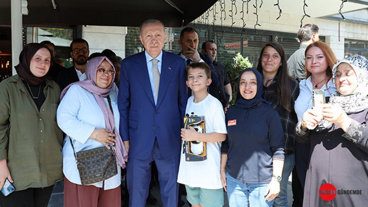 Erdoğan'dan Üsküdar'da Sürpriz Esnaf Turu: Oyuncaklar, Sohbetler ve Sıcak Karşılama!